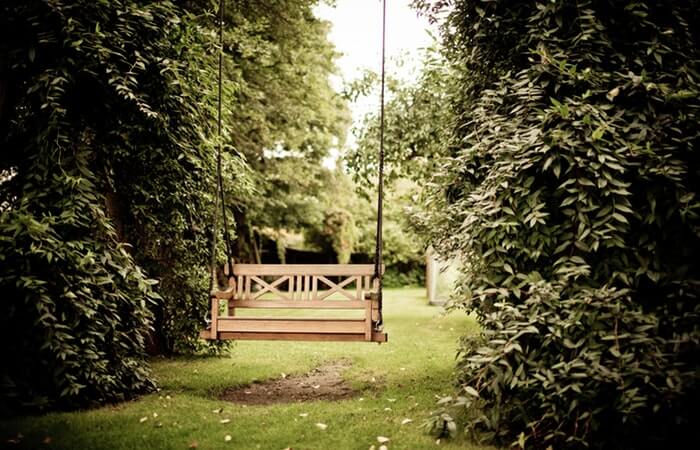 Why a Teak Wood Swing Is a Better Option Than a Bench? 