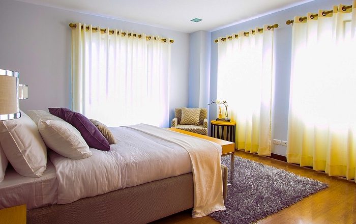Choosing Between Curtains and Blinds